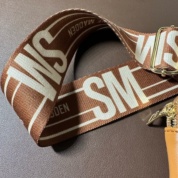 NWT Steve Madden BWEBBER TikTok Guitar strap Crossbody Bag/ Airpod CREME/BRWN. - Picture 7 of 9